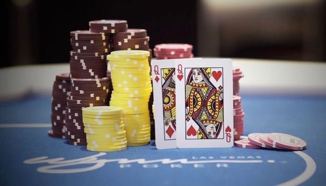 ۱۰ مهارت تصمیم گیری در بازی پوکر + ترفند دست های پولساز در پوکر